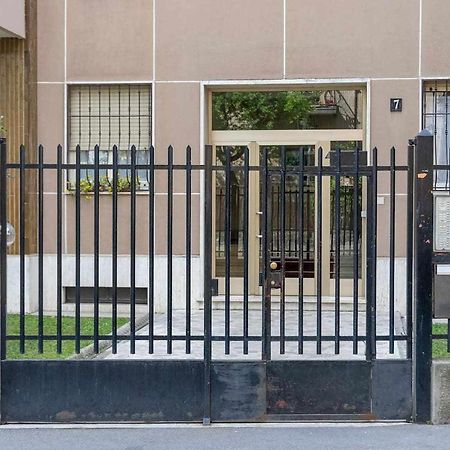 Milano City Apartments - Parking And Comfort - Spacious Apt Up To 8 Pax Exterior foto